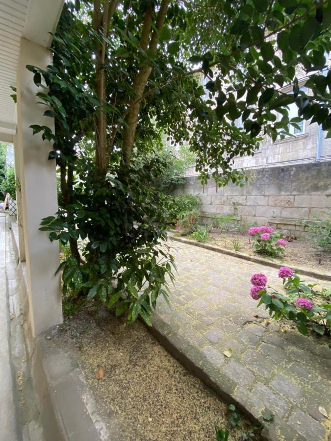 joli studio à proximité des thermes Rochefort  Exterior foto